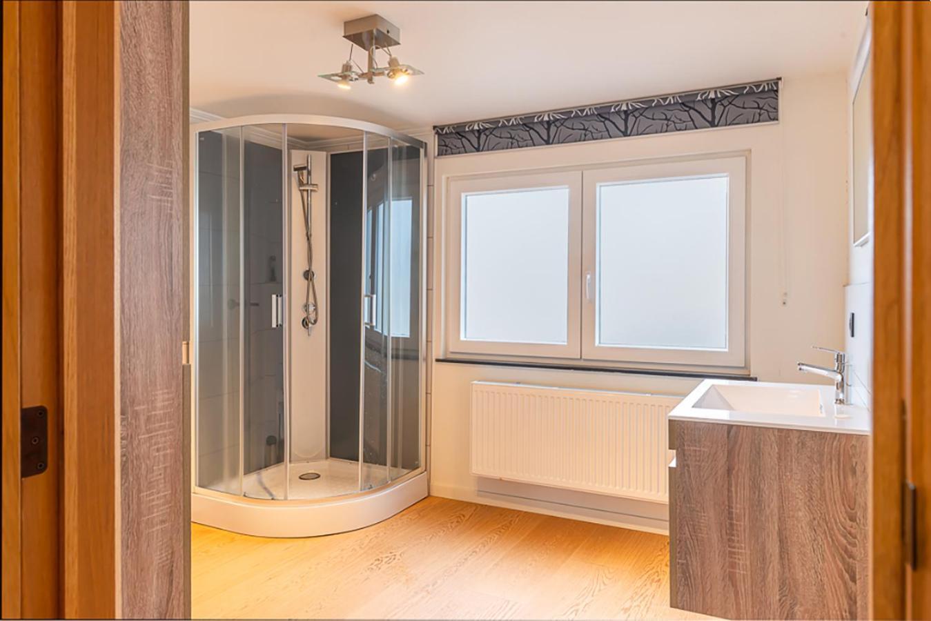 Guesthouses By Hotel Van Eyck Маасейк Екстериор снимка