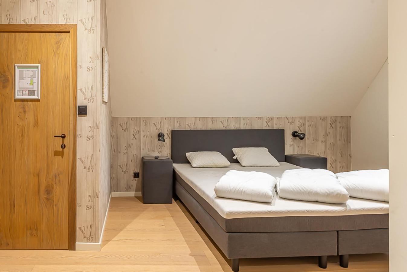 Guesthouses By Hotel Van Eyck Маасейк Екстериор снимка