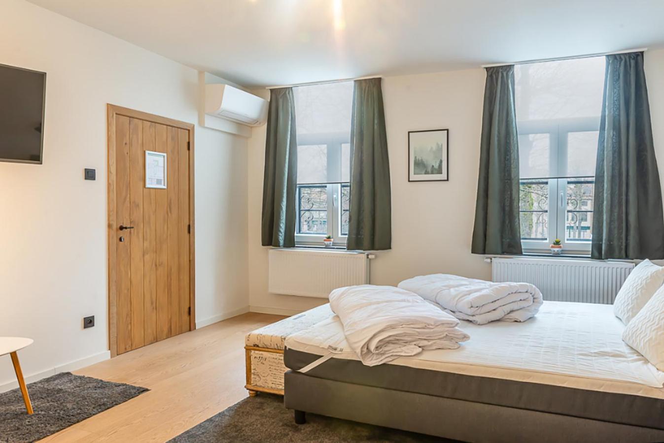 Guesthouses By Hotel Van Eyck Маасейк Екстериор снимка