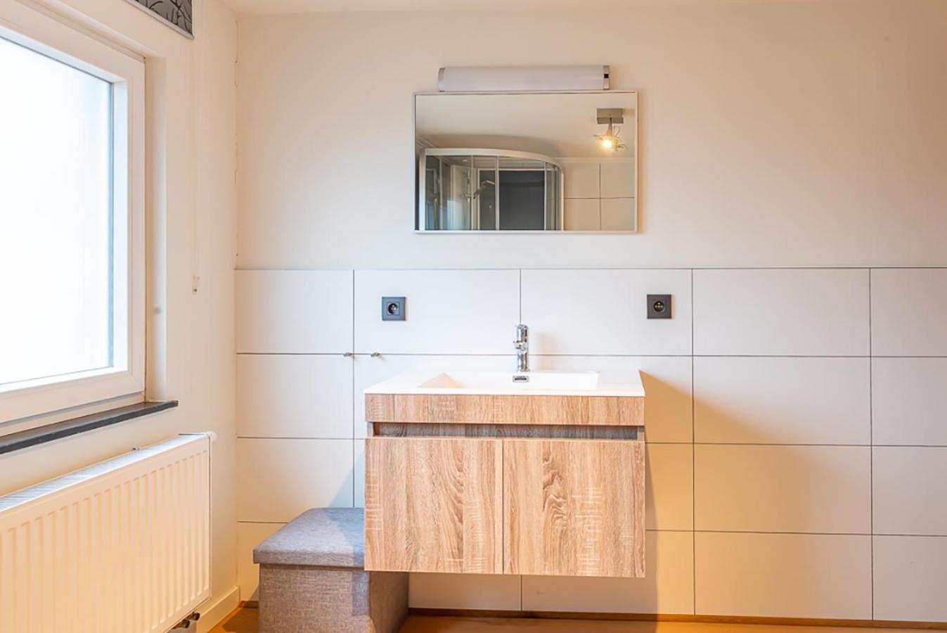 Guesthouses By Hotel Van Eyck Маасейк Екстериор снимка